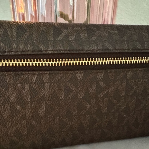 Authentic MK Wallet - Picture 5 of 5